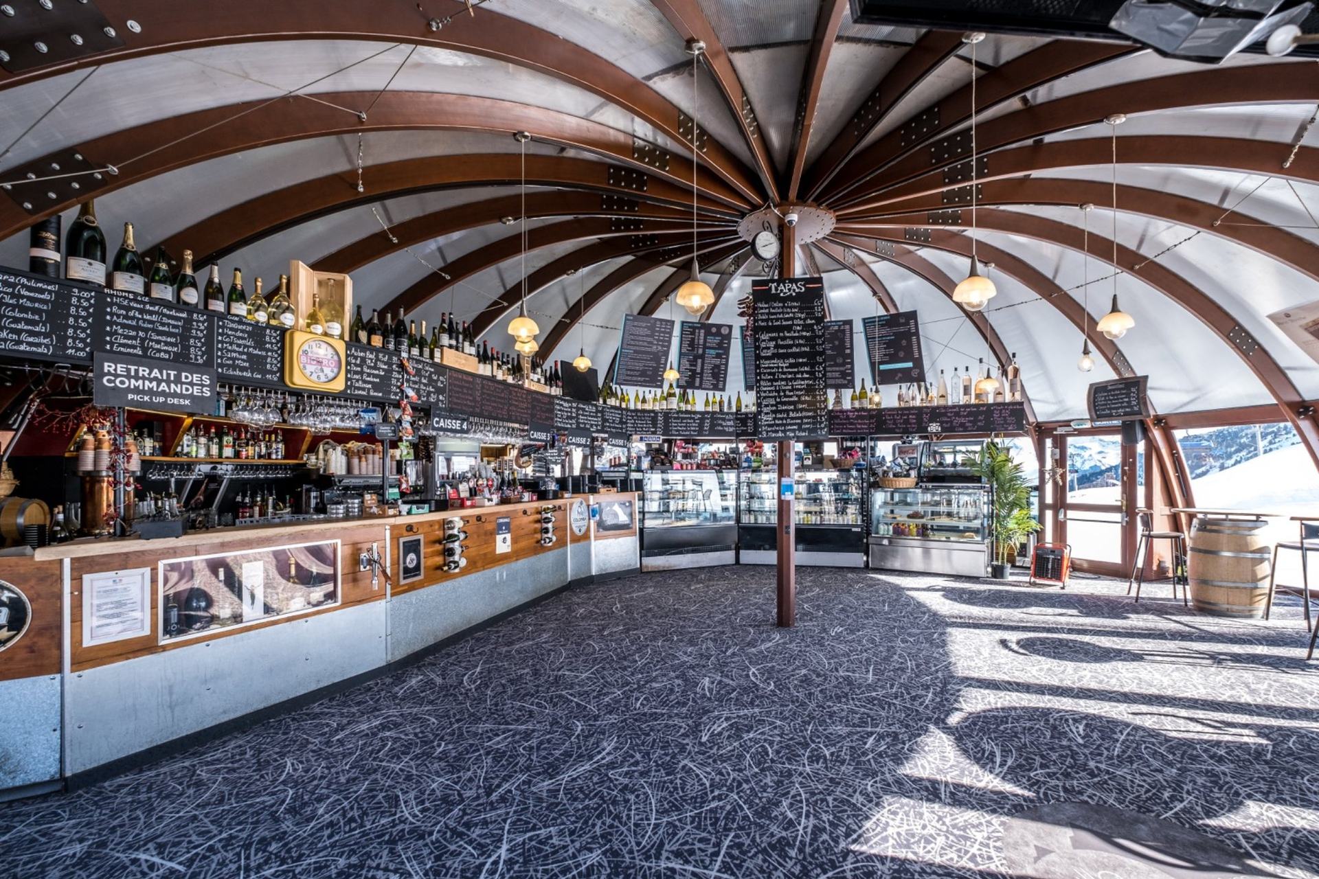 Histoire et intérieur du Bulle Café